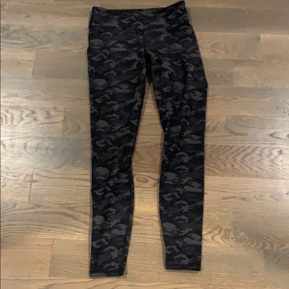 Fabletics camo leggings, good as new